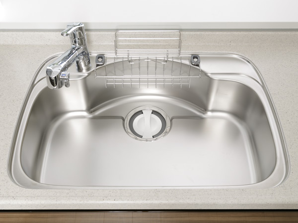 Kitchen.  [Quiet sink] By affixing the damping material to the sink bottom, To reduce the harsh sound of when the shower water and tableware hits the sink, Consideration to such conversations reunion of families. Also, Is washable comfortably lot of tableware and vegetables at a time, Was adopted (draining plate also with) large sink. This is very convenient when you wash a large wok or frying pan.  ※ Same specifications