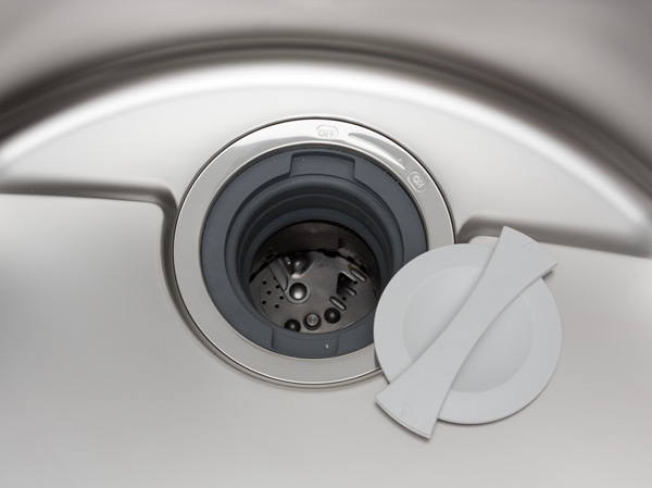 Kitchen.  [disposer] The garbage, This is a system that can be quickly crushed processing in the kitchen. Garbage that has been crushed by the disposer of each dwelling unit from then purified in wastewater treatment equipment dedicated, Since the drainage, It can also reduce the load on the environment. (There is also a thing that can not be part of the process) ※ Same specifications