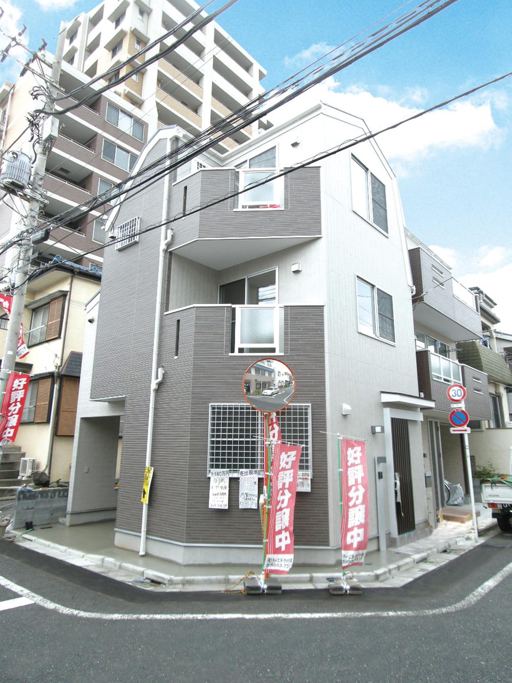 Local appearance photo. Local (10 May 2013) Shooting