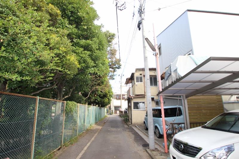 Local photos, including front road. Local (10 May 2013) Shooting