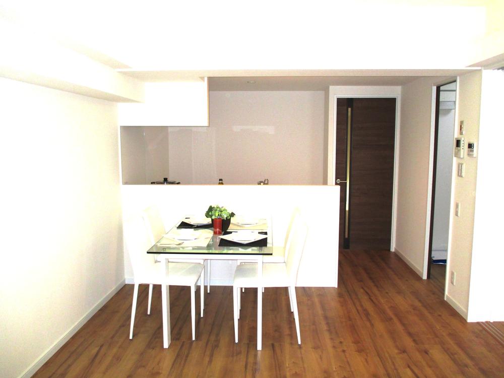 Living. Very bright living room