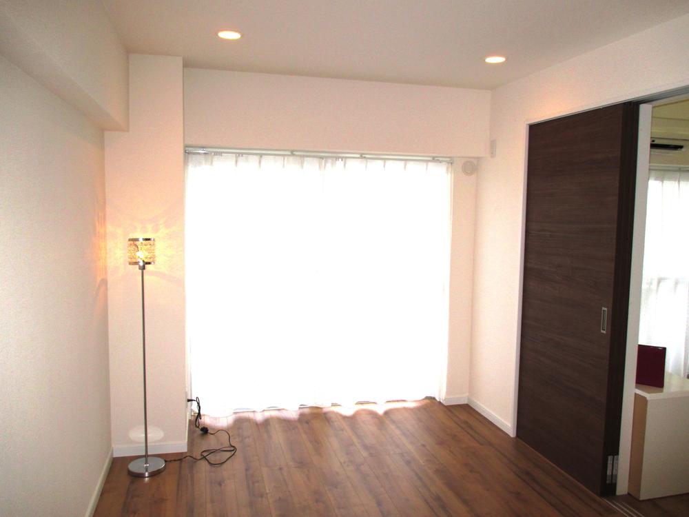 Non-living room. Room of living next to the "wide"