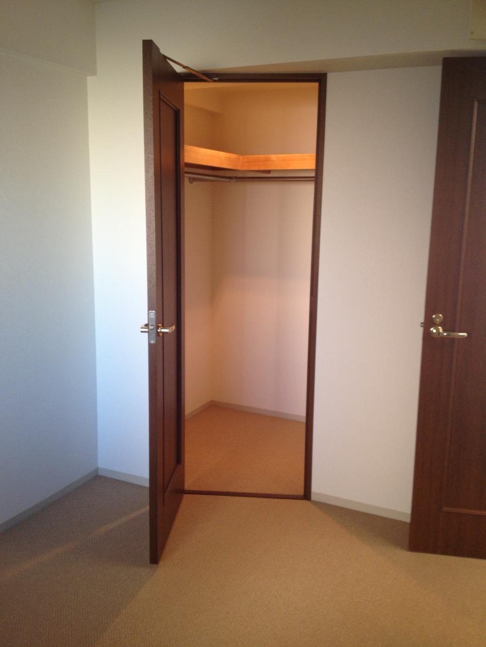 Receipt. Walk-in closet