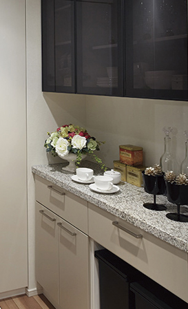 Kitchen.  [Granite back counter ・ counter] Clean and accommodating the appliances and tableware. Since the hinged door has adopted the bull motion hinge closes quietly.