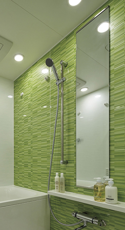 Bathing-wash room.  [Full-height mirror] The bathroom has adopted a full-height mirror there is a height of up to ceiling.