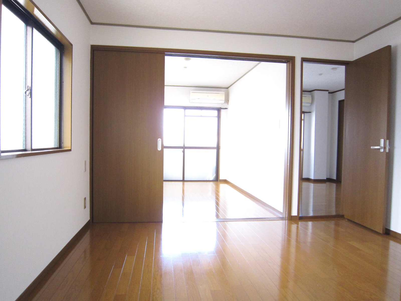 Living and room. Day is good!