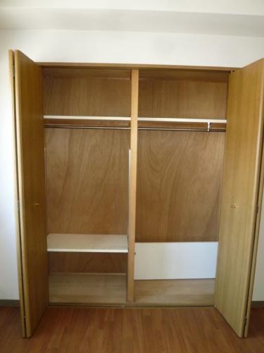 Receipt. Western-style storage (shelves)