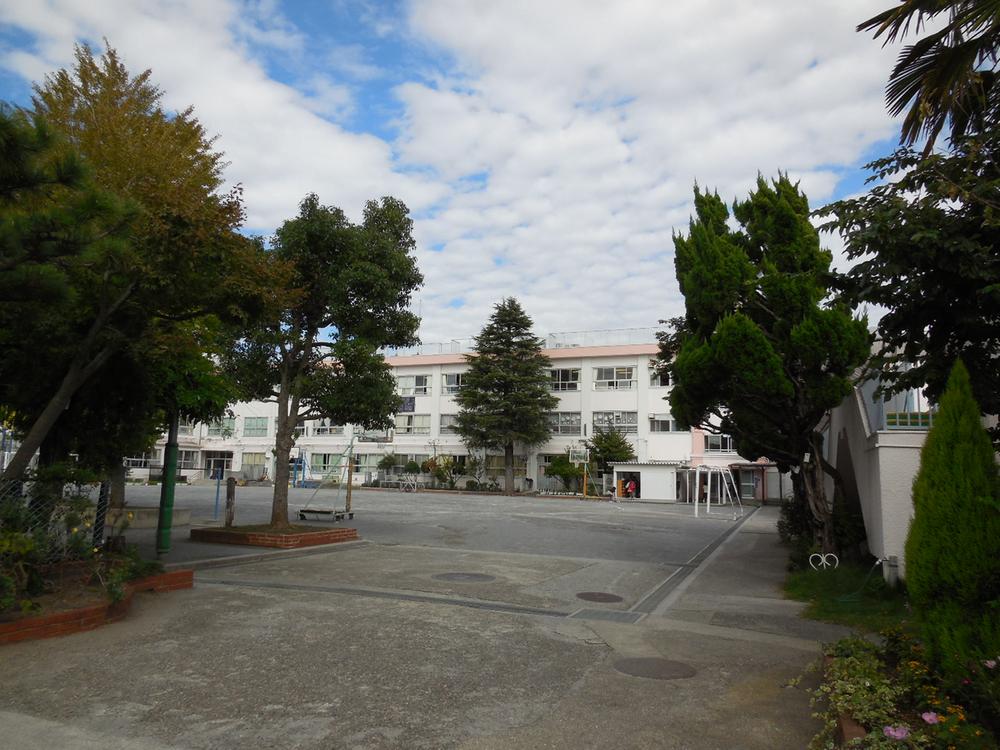 Primary school. 444m to Edogawa Ward Minamikoiwa Elementary School