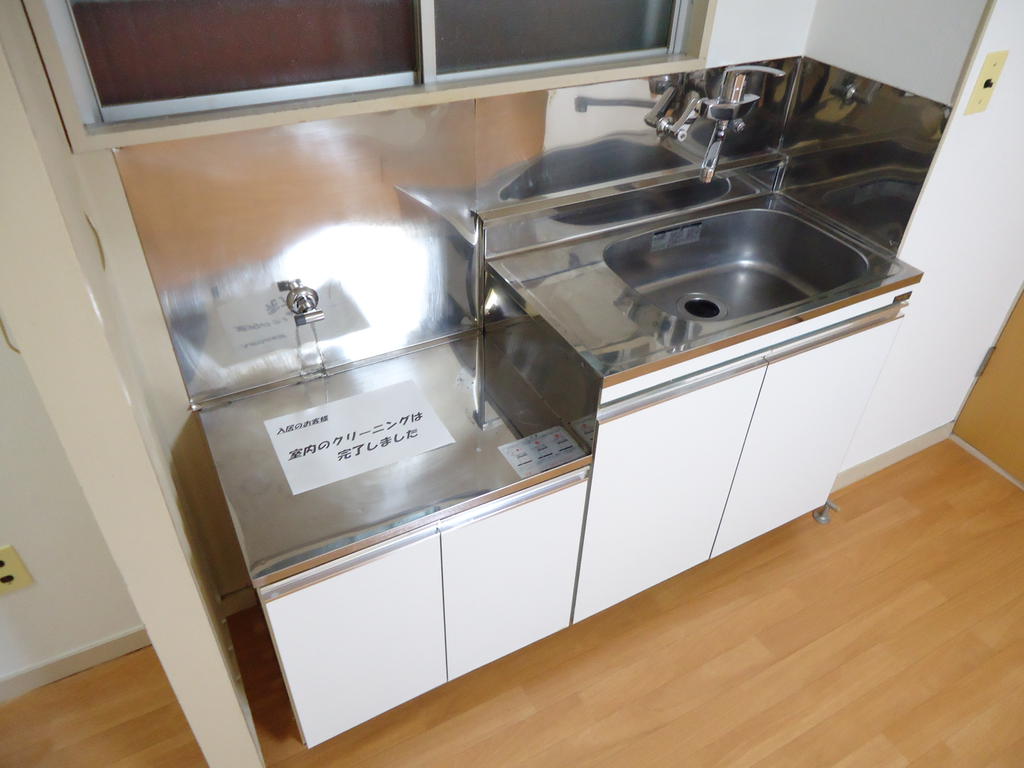 Kitchen. Two-burner stove installation Allowed