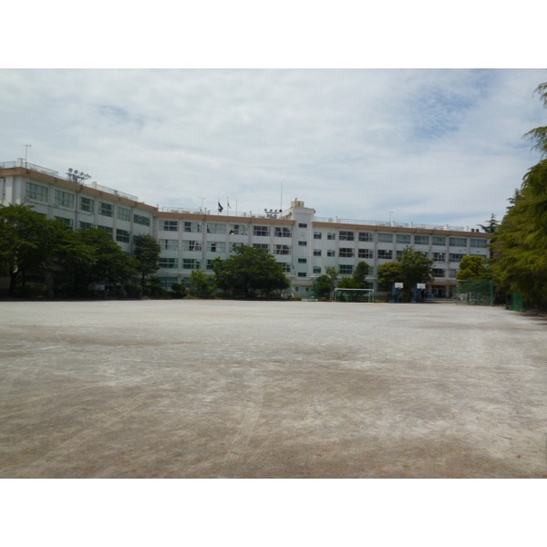 Junior high school. 386m to Edogawa Ward Kamoto junior high school (junior high school)