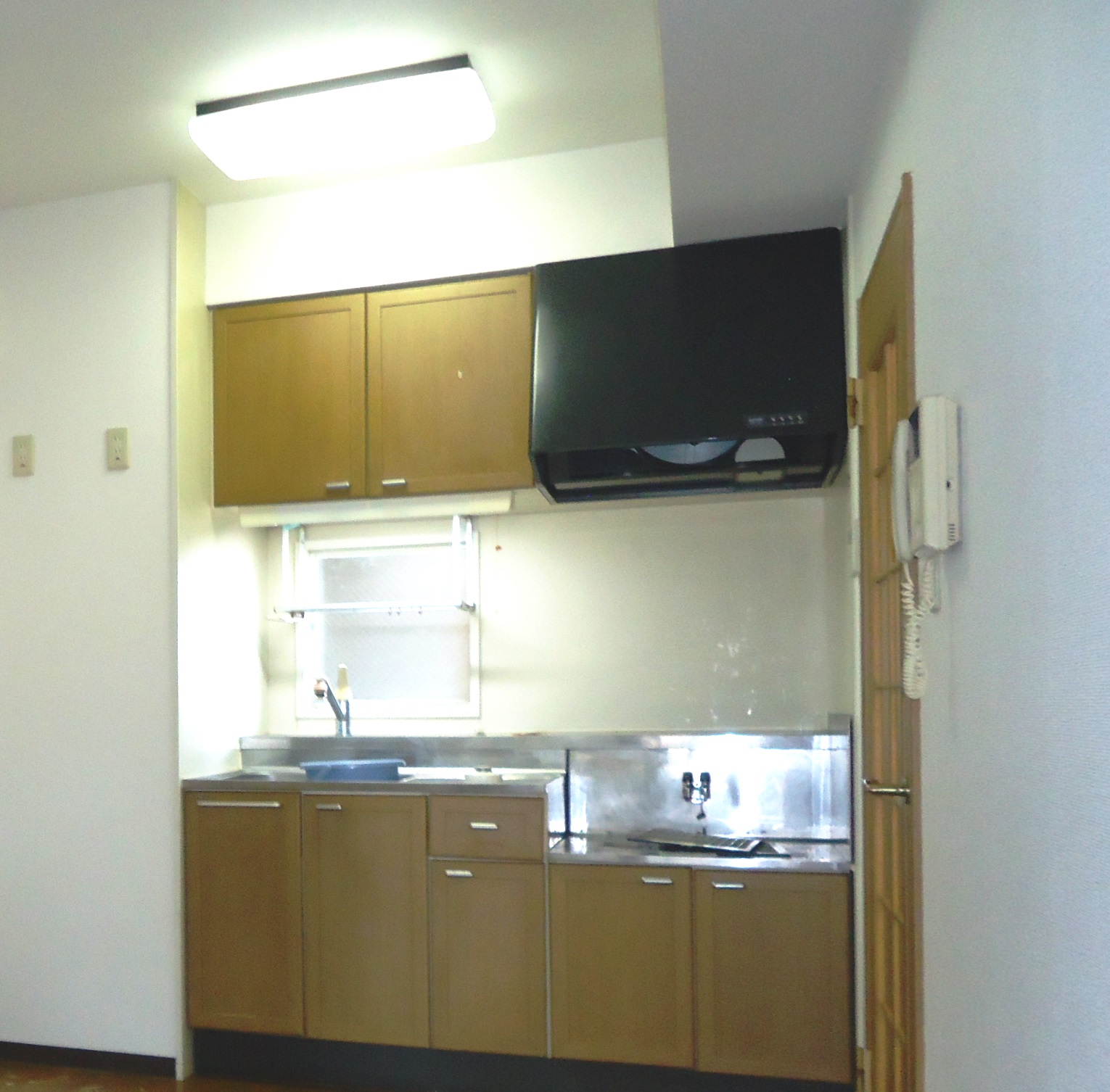 Kitchen. Two-burner stove installation Allowed