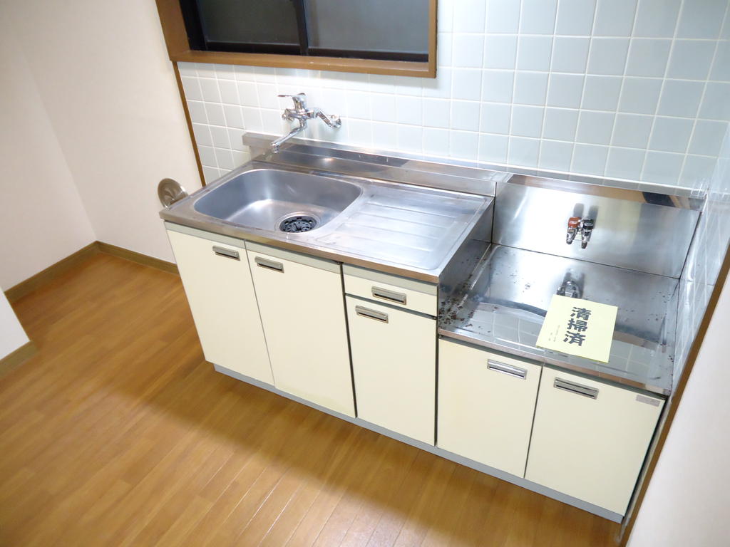 Kitchen. Two-burner stove installation Allowed