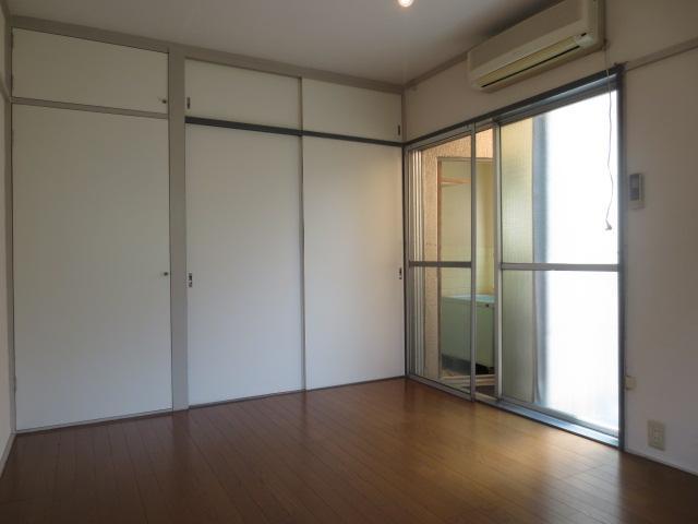 Living and room. Western-style 2