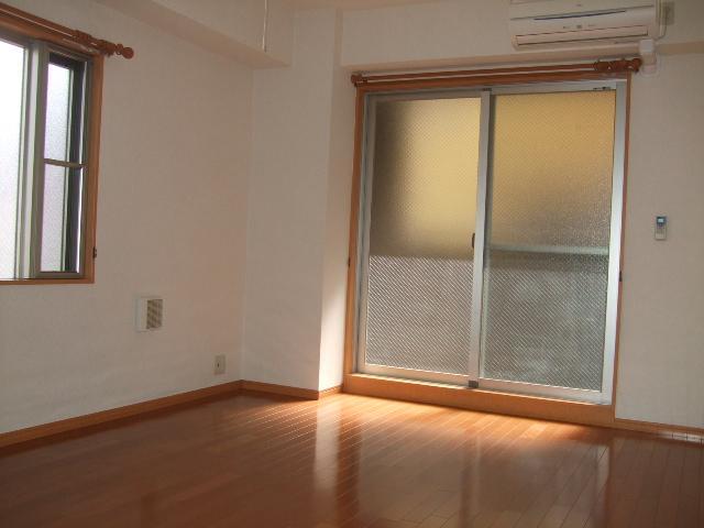 Living and room. Western-style 1