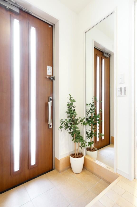 Entrance. The entrance mirror that can check before going out, High thermal insulation Waidodoa!