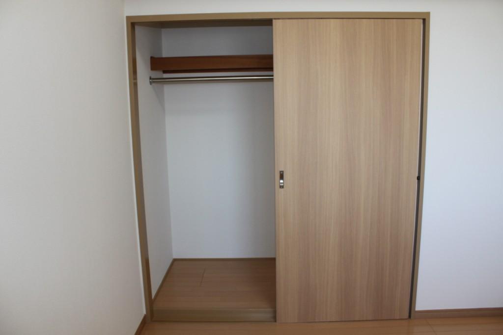 Receipt. North Western-style closet