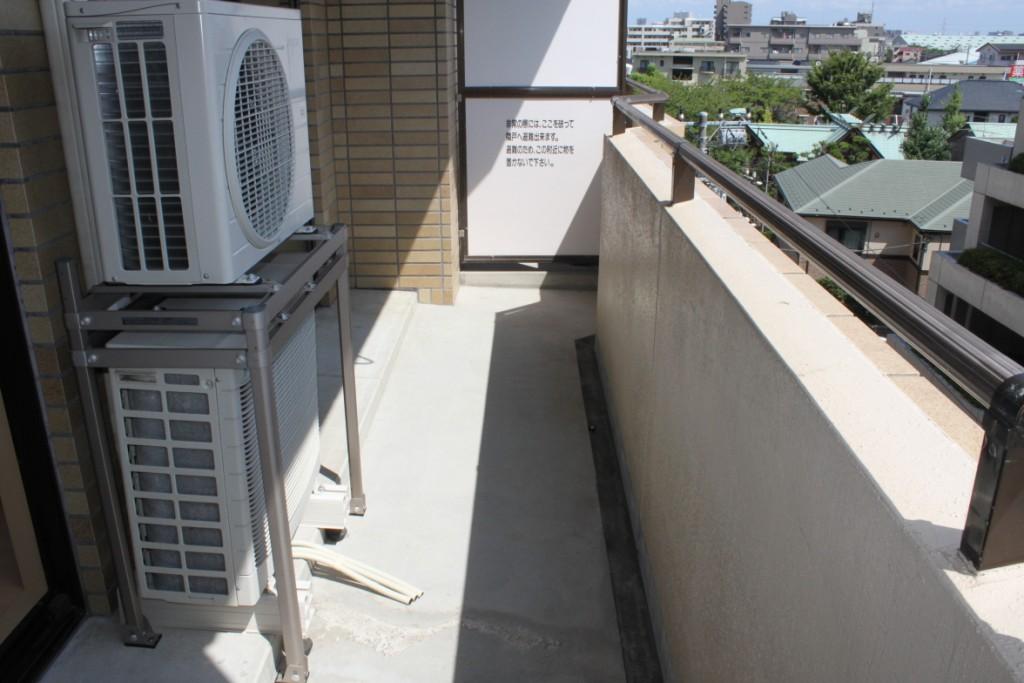 Balcony. Good south balcony per yang