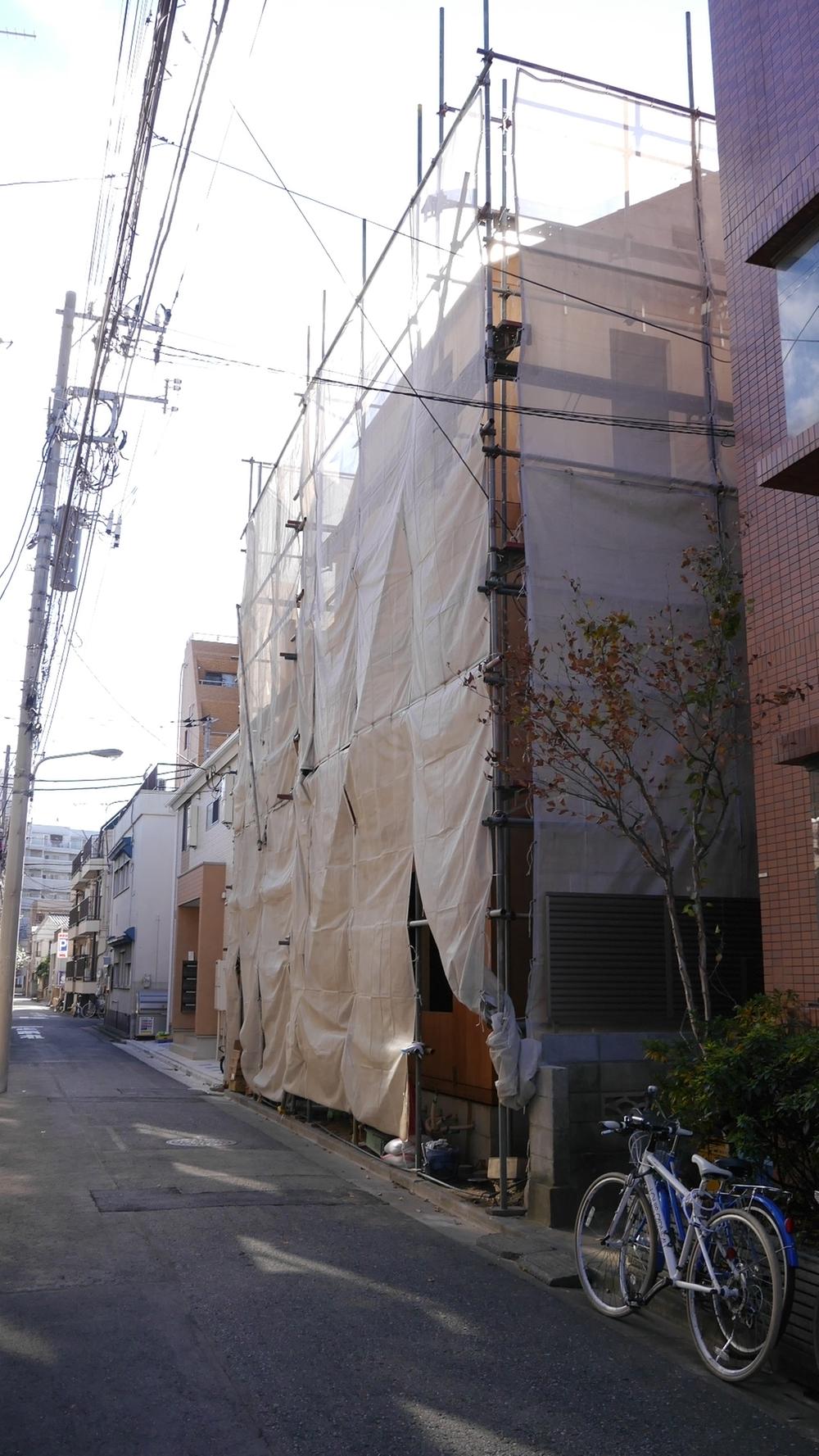 Local photos, including front road. Local (12 May 2013) Shooting