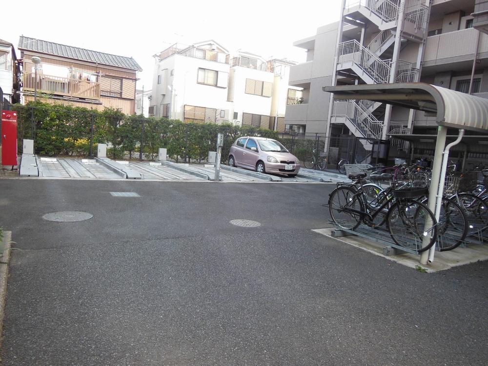 Parking lot. On-site parking (12 May 2013) Shooting