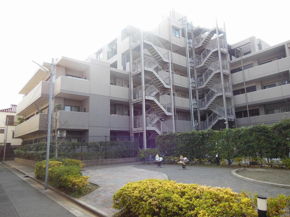 Local appearance photo. Local (12 May 2013) Shooting