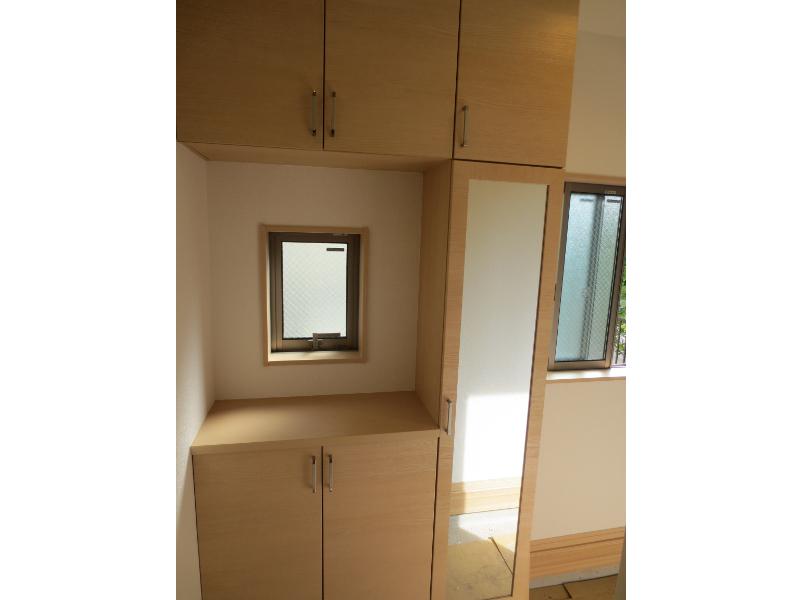 Entrance. 1 Building large foyer storage  Many wife of shoes is also a storage capacity of peace of mind! !