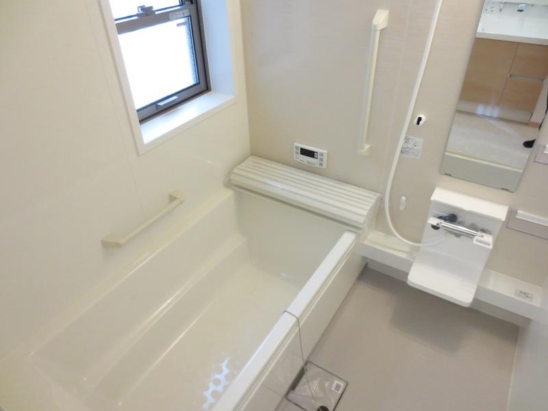 Bathroom. 1 Building bathroom Color with a clean Spacious size