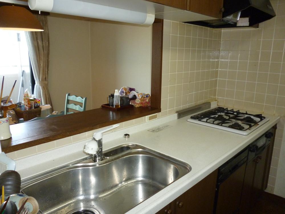 Kitchen. Face-to-face counter ・ System kitchen