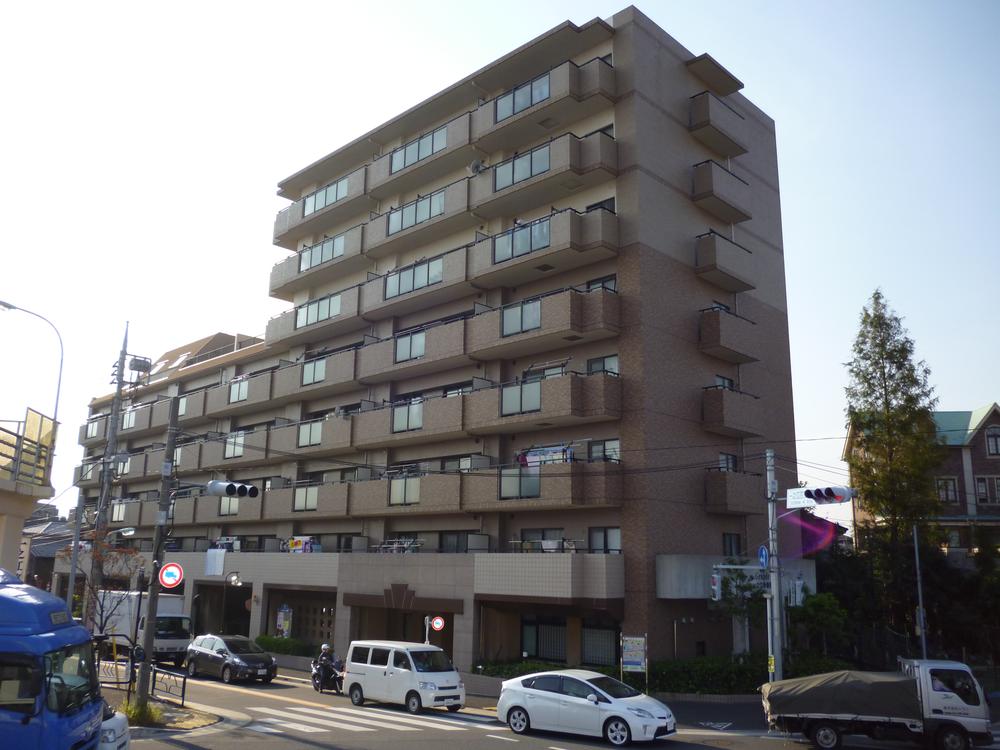 Local appearance photo. Local (12 May 2013) tile pasted appearance shooting dark brown has a sense of weight, There is calm.