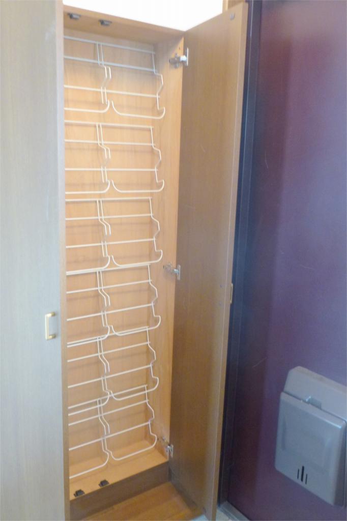 Entrance. Shoes also plenty of storage