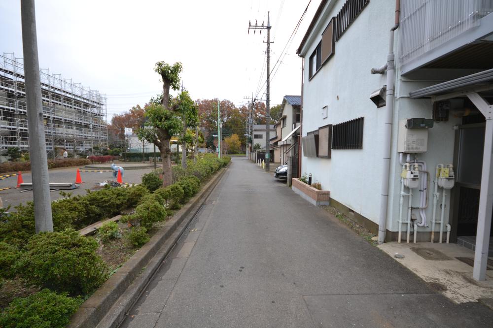 Local photos, including front road. Local (11 May 2013) Shooting