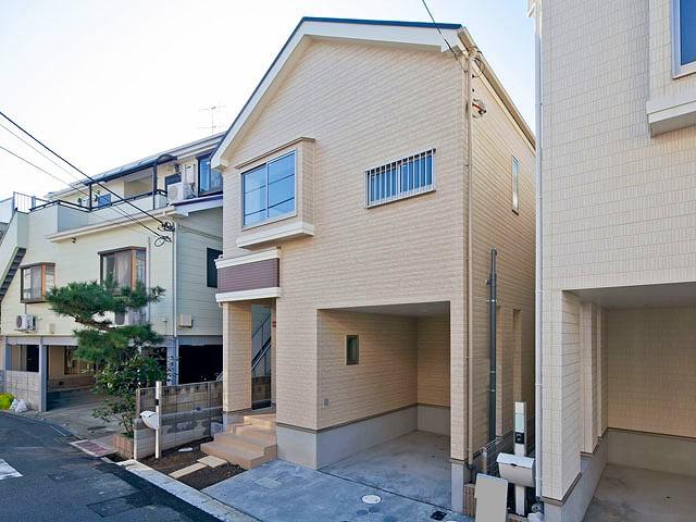 Local photos, including front road. (October 2013) Shooting