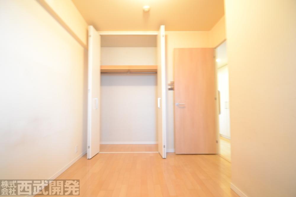 Non-living room. Western-style 5 Pledge With closet