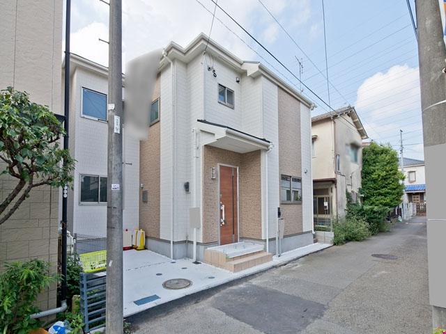 Local photos, including front road. Contact road situation