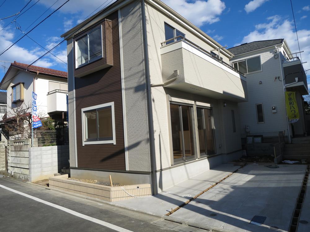 Same specifications photos (living). Local (December 2013) captured the former subdivision of the skyline, Also a small worry also a holiday to go to school for children to play in full vigor in the Tama River