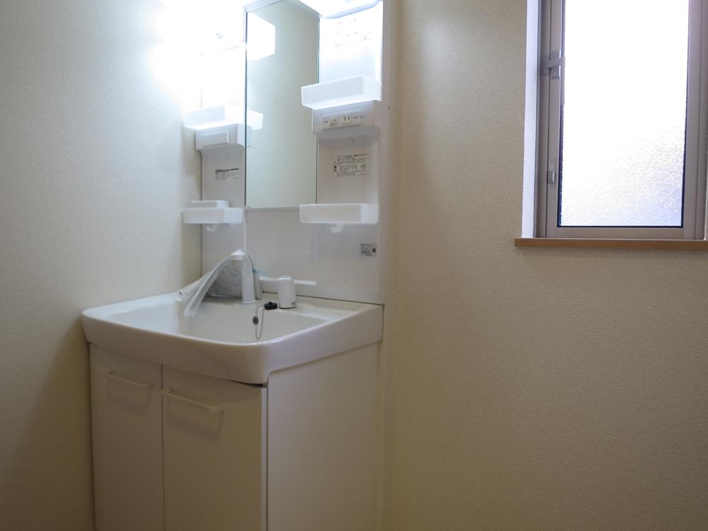 Wash basin, toilet. Local (12 May 2013) Shooting