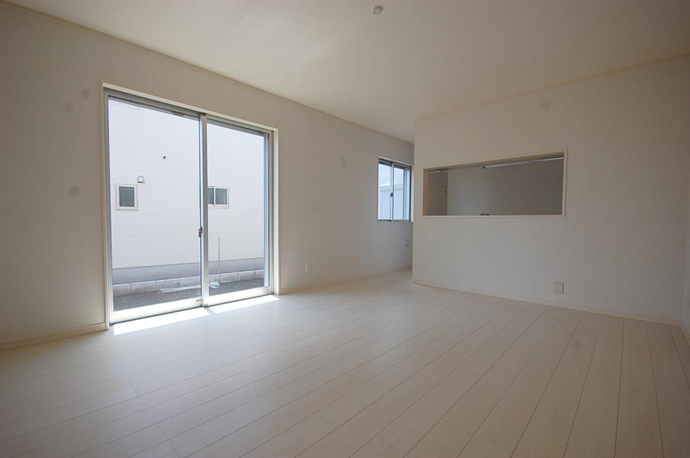 Same specifications photos (living). Seller construction cases