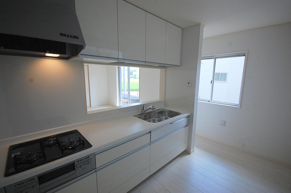 Same specifications photo (kitchen). Seller construction cases