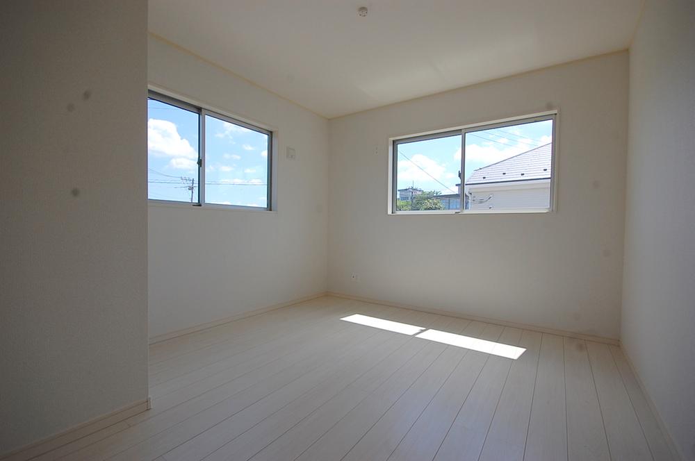 Non-living room. Seller construction cases