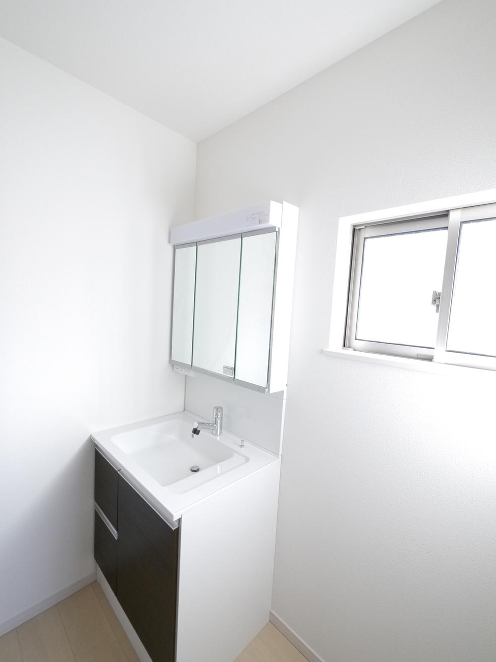 Wash basin, toilet. Indoor (11 May 2013) Shooting