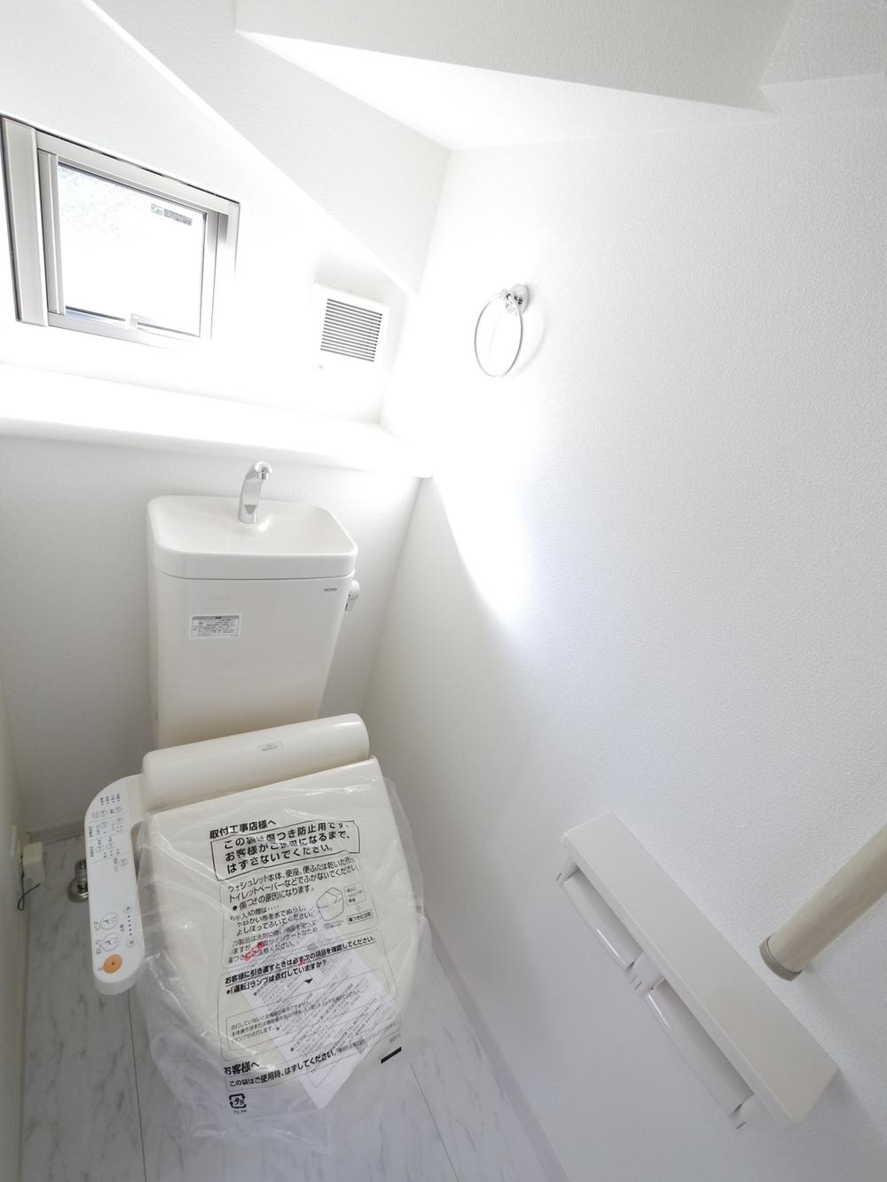 Toilet. Indoor (11 May 2013) Shooting