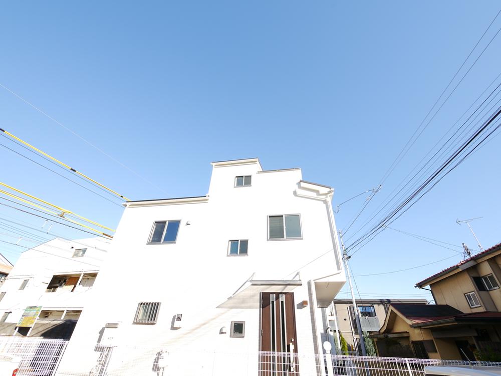 Local appearance photo. Local (11 May 2013) Shooting