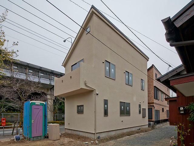 Local appearance photo. Local (11 May 2013) Shooting