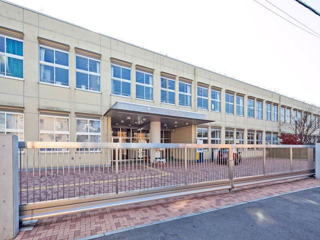 Junior high school. 1170m to Fuchu Municipal Fuchu third junior high school