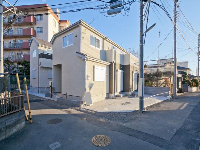 Local photos, including front road. Local (12 May 2013) Shooting