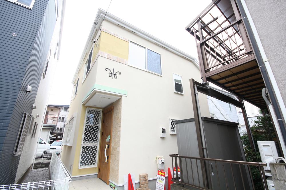 Local appearance photo. Local (11 May 2013) Shooting