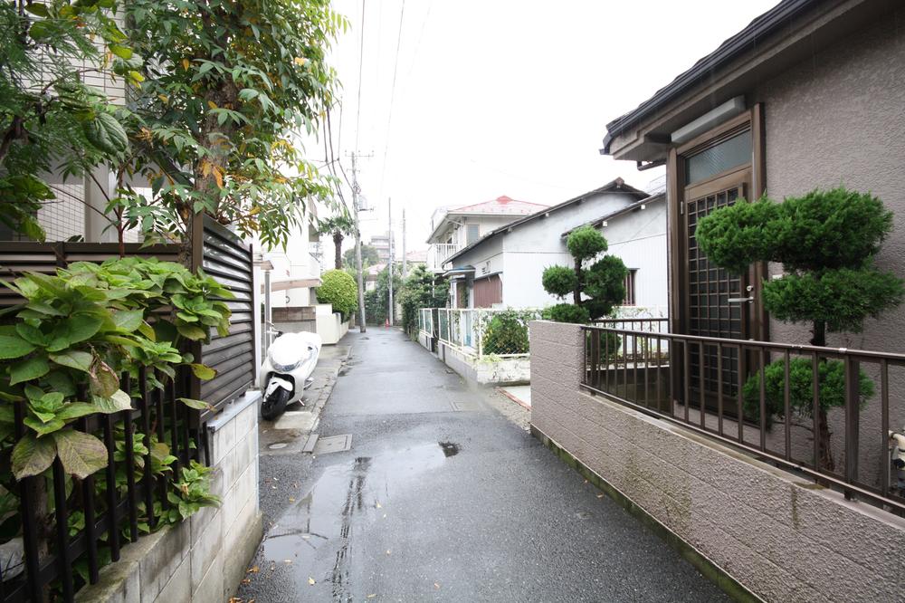 Local photos, including front road. Local (11 May 2013) Shooting