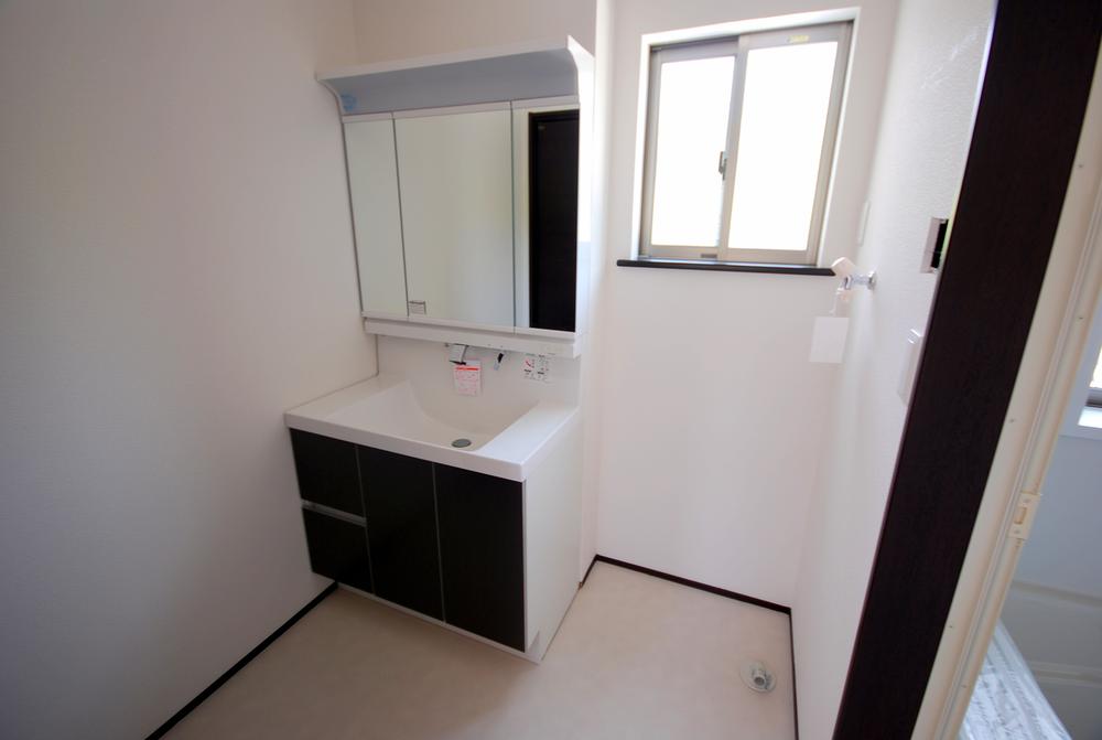 Same specifications photos (Other introspection). Same specifications