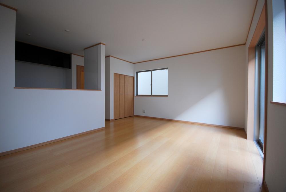 Same specifications photos (living). Seller construction cases