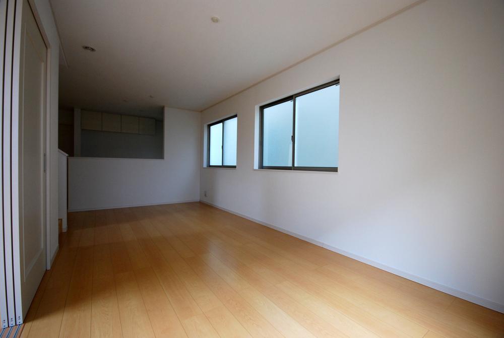 Same specifications photos (living). Seller construction cases