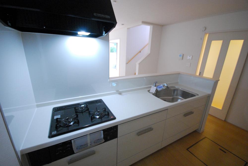 Same specifications photo (kitchen). Seller construction cases